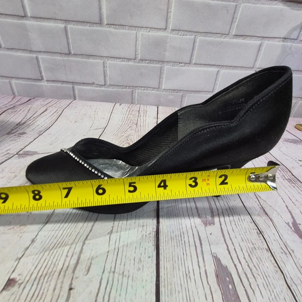 Touch Ups Womens Black Satin Rhinestone Pointed Toe Kitten Heel Pumps Size 7.5M